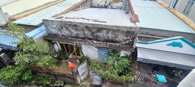 Nhà ngang 4m dài 16m, cấp 4 cũ.3,5 tỷ .