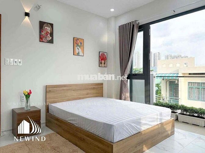 CHDV full nội thất ban công, cửa sổ mới 100% ngay ngã tư Lạc Long Quân
