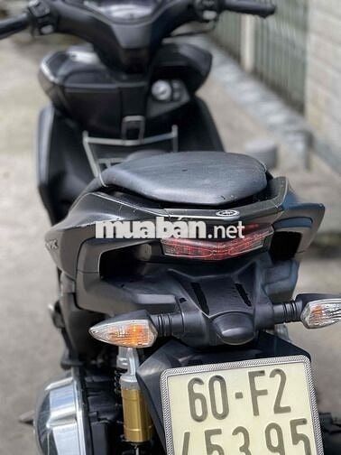Yamaha NVX 155 màu đen, tay ga