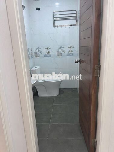 Cần bán trả n.ợ cho con 3.5mx1.4m, 2 phòng, 2 vệ sinh Nguyễn Văn Bứa