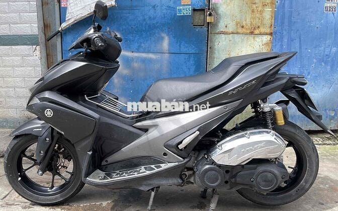 Yamaha NVX 155 màu đen, tay ga