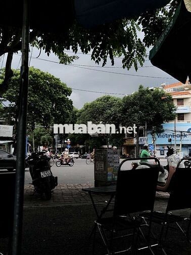 Bán nhà mặt tiền cách biển 1km ngang 8m giá tl tốt
