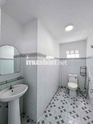 Nhà lầu 2 phòng hẻm 233 Nguyễn Văn Cừ