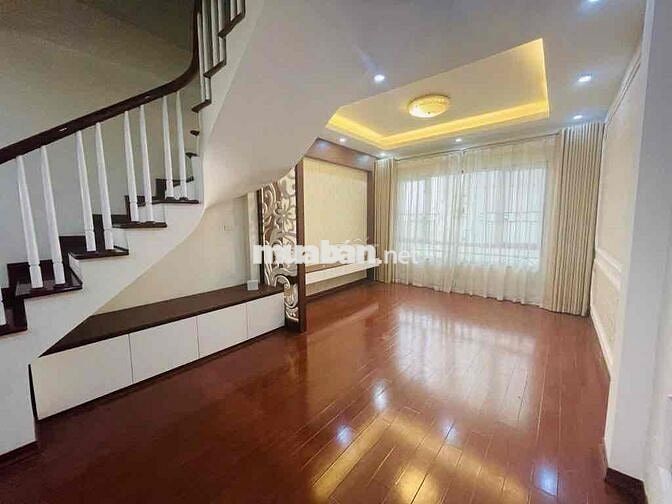 BÁN NHÀ PHỐ VÕNG THỊ TÂY HỒ DT 45 m x 5 tầng  ngõ nông xát phố gần hồ