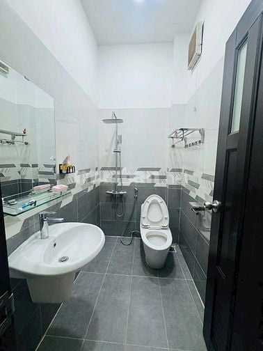 Hạ Giá Gấp 400tr. Bán Nhà Nguyễn Thái Sơn GV 55m2-1ty890. Sổ hồng sẵnp