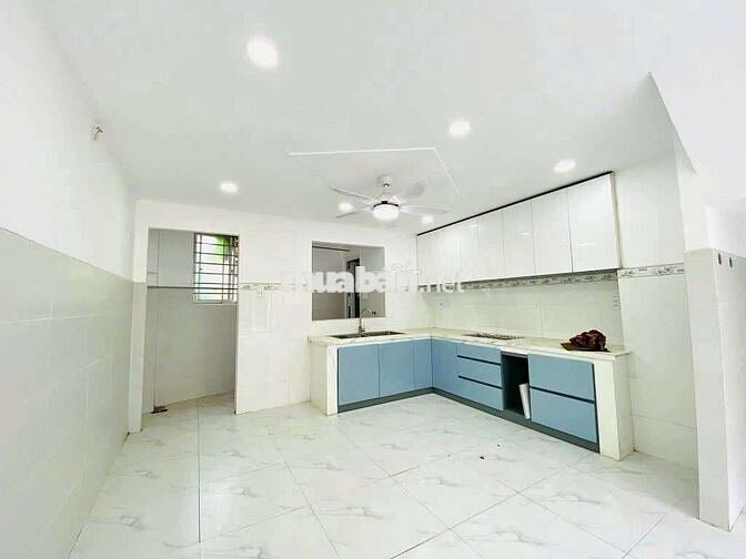 *** 1 căn nhà 3 tầng đương ô tô đỗ cửa giá chỉ hơn 6 tỷ.
