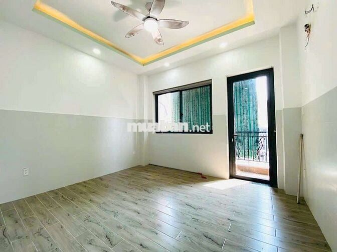 *** 1 căn nhà 3 tầng đương ô tô đỗ cửa giá chỉ hơn 6 tỷ.