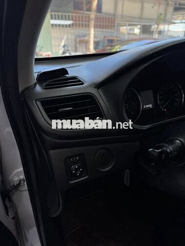 Bán tải Mitsubishi Trion 2.4 AT 2021