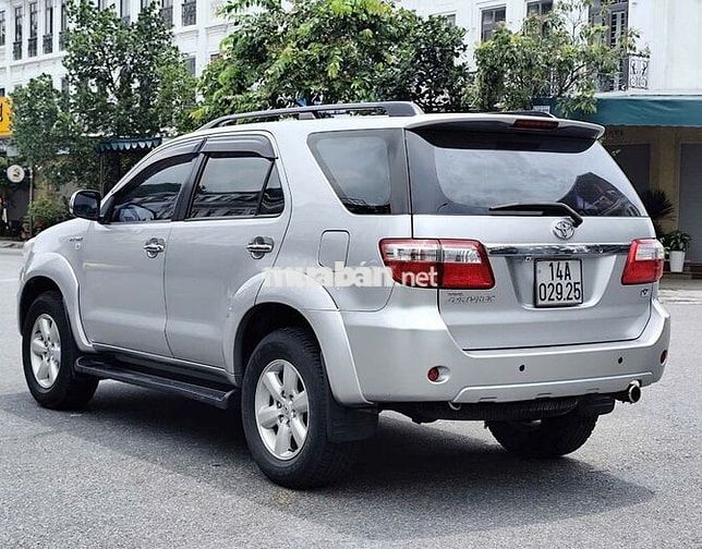Toyota Fortuner 2.7 V 2011 - 315 Triệu