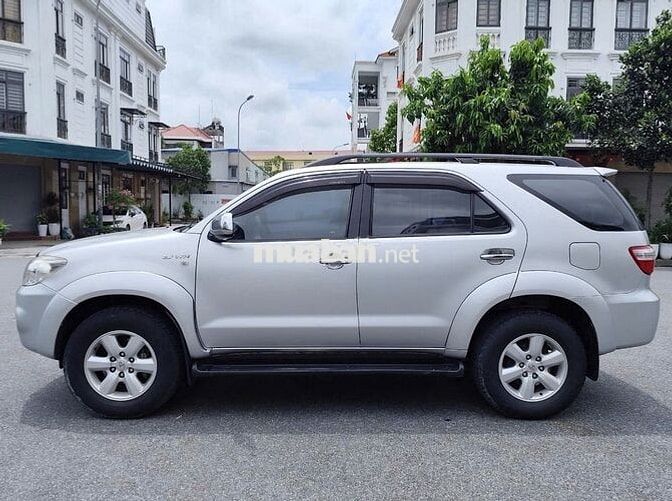 Toyota Fortuner 2.7 V 2011 - 315 Triệu
