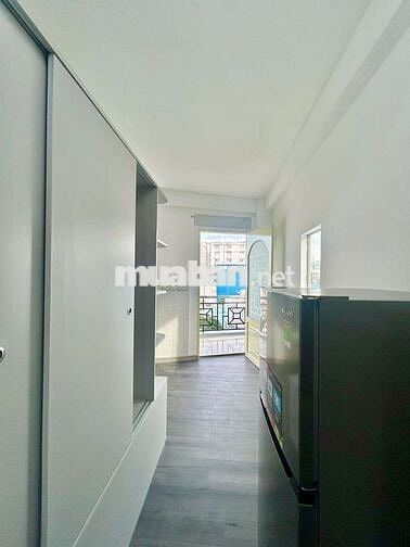 Căn Hộ Full nội thất rộng 25m2 có Bancol, đối diện bế xe miền đông