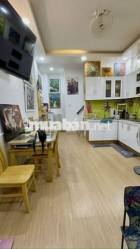 Cách Mạng Tháng 8 – Nhà 3 tầng mới đẹp, hẻm xe hơi 