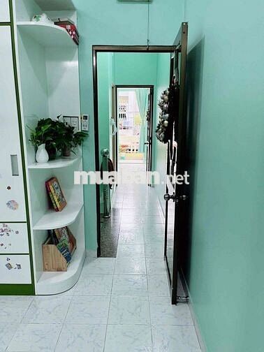 Nhà 2PN 2WC Full Nội Thất. Hẻm 5M lê thúc hoạch.DT: 3,3 X 10 trệt lầu