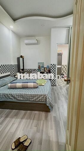 Cách Mạng Tháng 8 – Nhà 3 tầng mới đẹp, hẻm xe hơi 