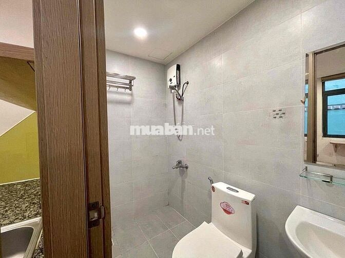 CHO THUÊ CHDV DẠNG STUDIO CỬA SỔ TRỜI GIÁP TRUNG TÂM