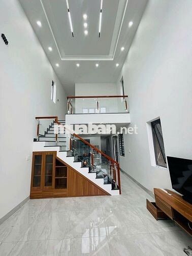 Bán nhà 1 trệt 1 lầu ngay chợ Tân Hiệp Tân uyên Bình Dương