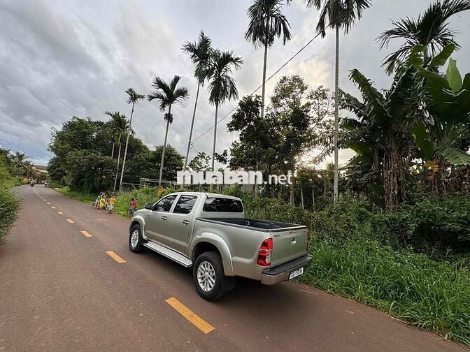 Toyota Hilux 2013 3.0G 4x4 MT - 175000 km