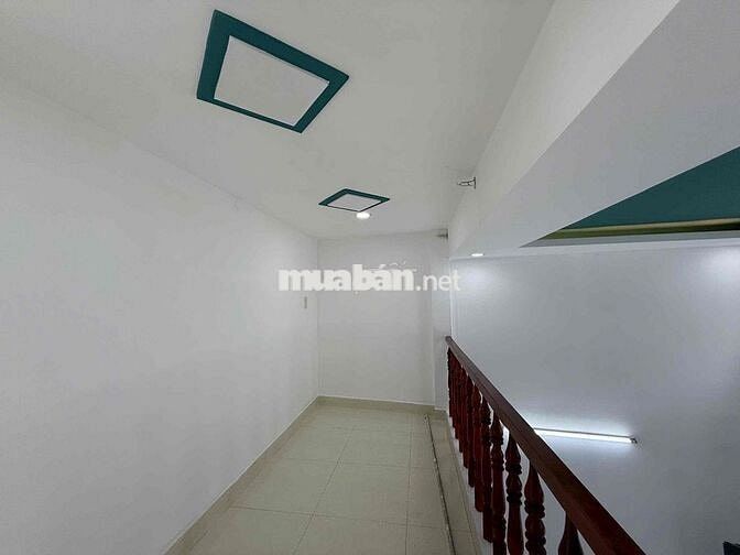 NHÀ 3 PHÒNG NGỦ ( 680TR )NGAY CHỢ MỸ HẠNH CẠNH CẦU LỚN HÓC MÔN