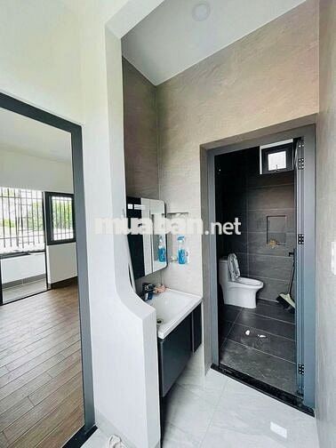 Bán nhà 1 trệt 1 lầu ngay chợ Tân Hiệp Tân uyên Bình Dương