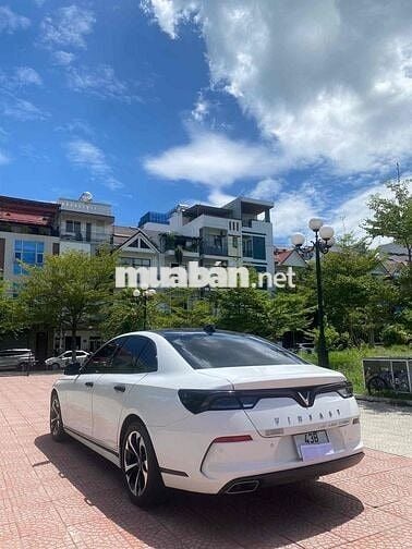 VinFast Lux A2.0 2021 2.0 AT - 71000 km