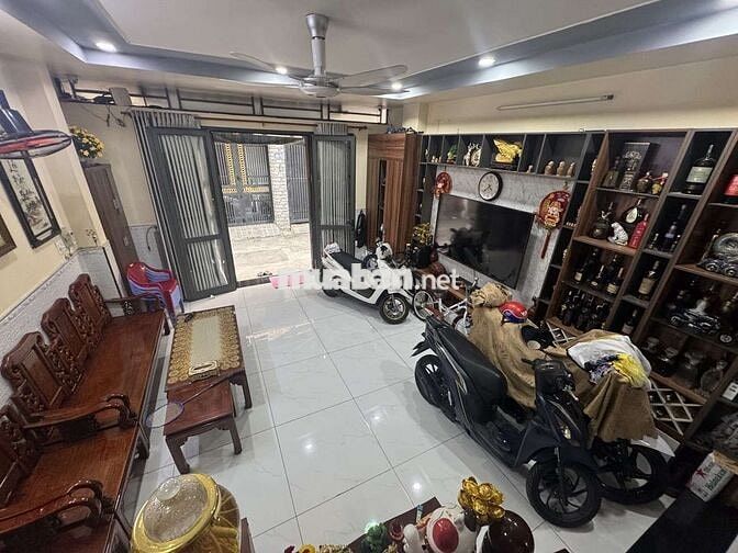 NHỈNH 10 TỶ , 60m2 , 5 TẦNG , NGANG 5m , HXH ,  E.TOWN . P13 TÂN BÌNH