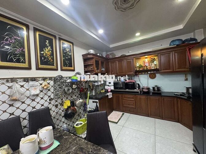 NHỈNH 10 TỶ , 60m2 , 5 TẦNG , NGANG 5m , HXH ,  E.TOWN . P13 TÂN BÌNH