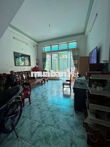 Đường 8m có lề, Sát Mặt Tiền nhà 4 Tầng ngang 5m, gần chợ Căn Cứ 26