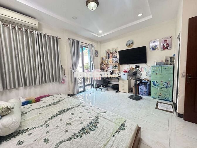 NHỈNH 10 TỶ , 60m2 , 5 TẦNG , NGANG 5m , HXH ,  E.TOWN . P13 TÂN BÌNH