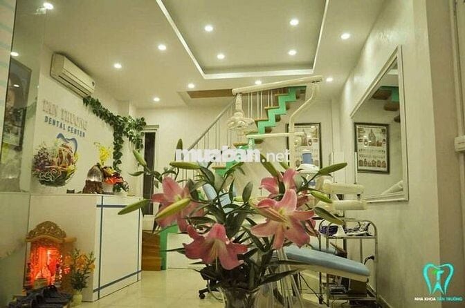 Nhà mặt phố Nguyên Hồng 60m², vỉa hè 2m5, ô tô đỗ, tiện kinh doanh