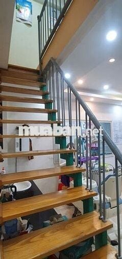 Nhà mặt phố Nguyên Hồng 60m², vỉa hè 2m5, ô tô đỗ, tiện kinh doanh