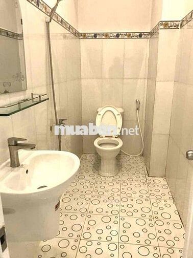 Nhà cho thuê nguyên căn 2 lầu có: 4pn gần Trường Học Đông Hoà - Dĩ An