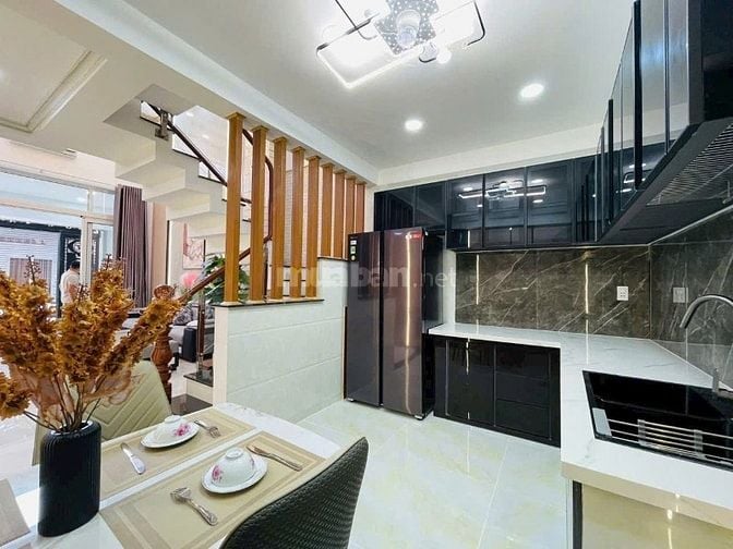 chủ cần bán nhà gần sân bay ngay đường Phổ Quang P2 Tân Bình 3tỷ850