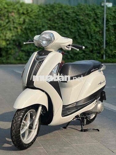 Hàng đẹp Grande 2016 màu trắng chính chủ