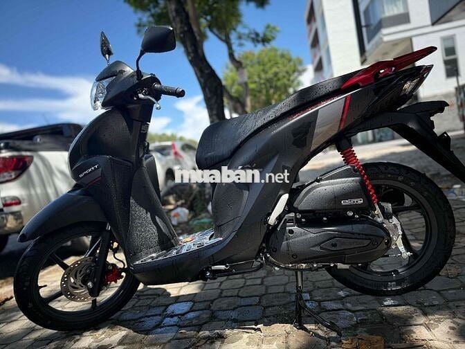 Honda Vision 2025 màu đỏ đen mới dắt hãng ra