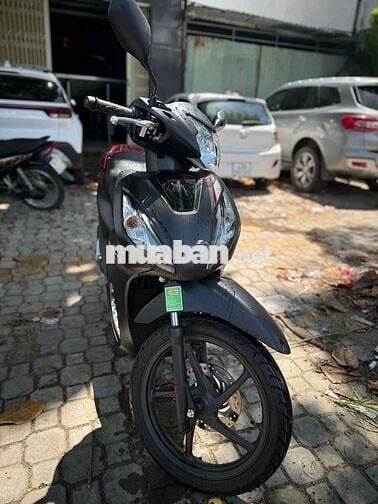 Honda Vision 2025 màu đỏ đen mới dắt hãng ra