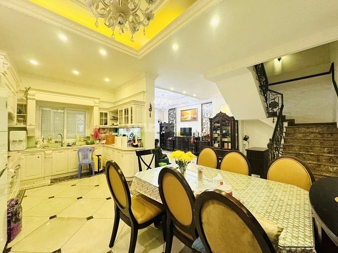 Biệt thự Nam Long Phú Thuận Quận 7 (8x18.5) ô tô đậu dưới tán cây xanh