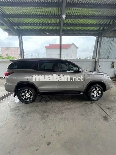 Toyota Fortuner 2020 2.4MT 4x2 máy dầu - 155000 km