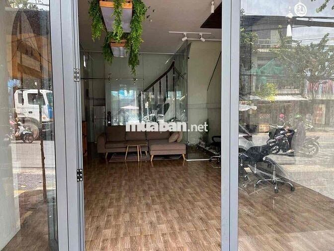 Cho thuê nhà mặt tiền đường Trần Quốc Toản P.Bình Đa có nội thất cơ ba