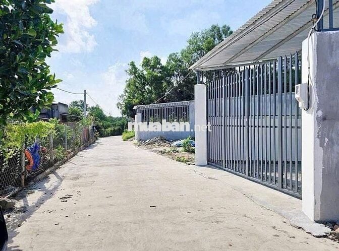 Bán nhà ĐẸP CỦ CHI mới xây còn mới mùi sơn Tân Phú Trung Củ Chi 870TR