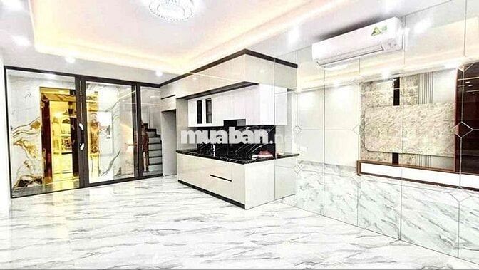 Bán Nhà Hoàng Quốc Việt - 50M2 - Phân Lô Ô Tô Tránh - Thang Máy