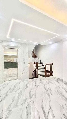 Bán Nhà Hoàng Quốc Việt - 50M2 - Phân Lô Ô Tô Tránh - Thang Máy