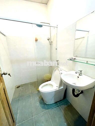 Nhà mới  đẹp cho thuê nguyên căn hẻm  nhà phạm thế hiển  F5. Q8