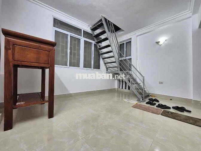 5 tầng 3 ngủ. 4tỷ880 Ngõ Quỳnh. Bạch Mai