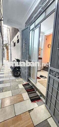 5 tầng 3 ngủ. 4tỷ880 Ngõ Quỳnh. Bạch Mai