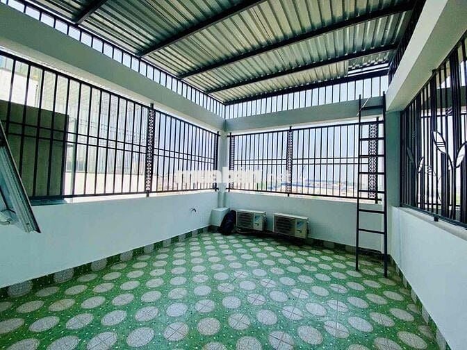 NHÀ KHU ĐỒNG BỘ- 5 tầng - 4x17,6m- Hẻm 6m- chỉ 7,6 tỏi