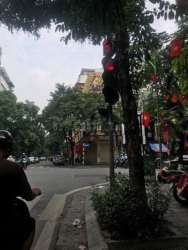 Nhà mặt phố Trần Xuân Soạn 22,5m mặt tiền >5m 22 tỷ.