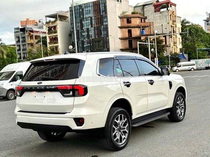 Ford Everest 2022 Titanium Plus 2.0L 4x4 AT