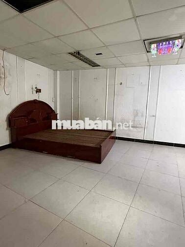 Nhà Ngay Mặt Tiền - 74m2 - 4 tầng - Sát Chà Và - Hoàn Công - hơn 7ty