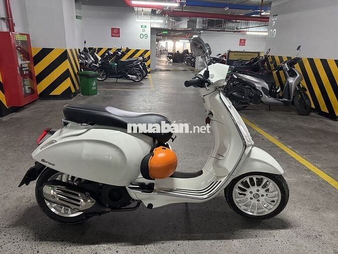Xe tay ga Vespa Sprint ABS trắng