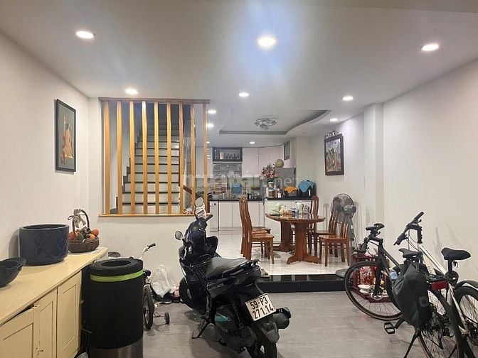 Bán nhà HXH 6m Đ. Cộng Hòa P.4 Tân Bình giá 10.8 tỷ TL